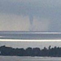 YOUTUBE GAMBAR ANGIN TOPAN PANTAI LOSARI MAKASSAR Fenomena di Sulsel 2013